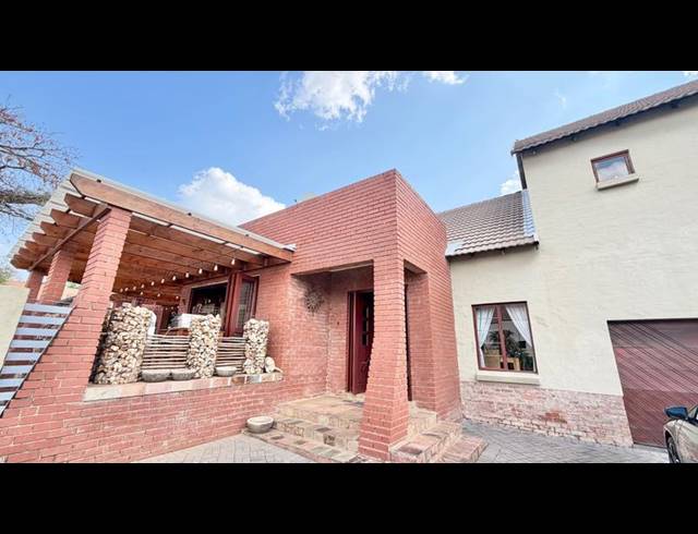 5 BEDROOM HOUSE FOR SALE IN BROOKLANDS LIFESTYLE ESTATE